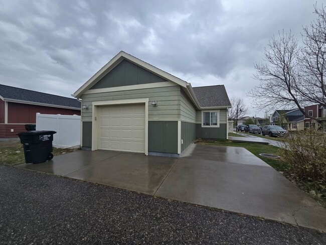 Photo - 4 bed 2 bath home in Josephine Crossing