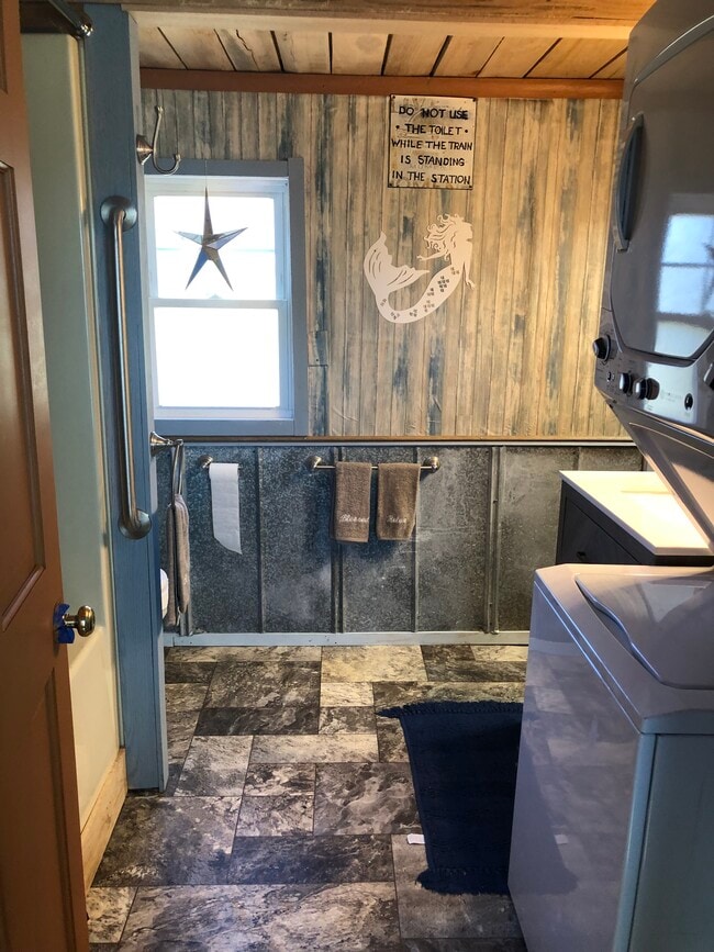 Photo - 2024 Willis Rd