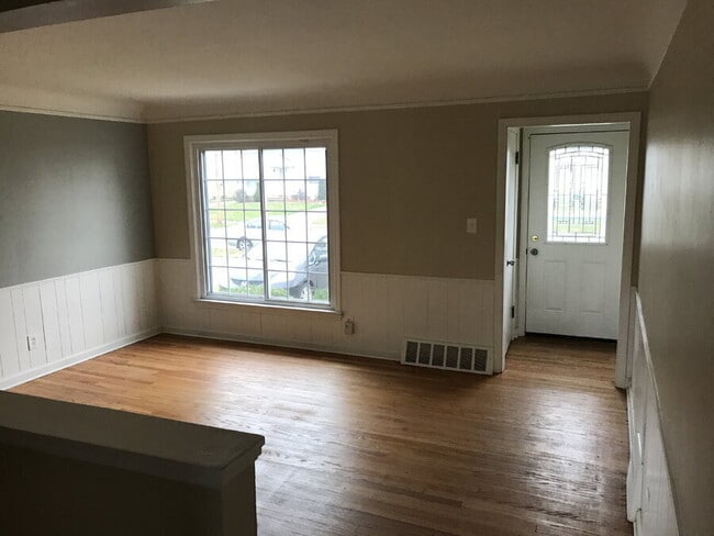 Photo - 18308 Edinboro Ave