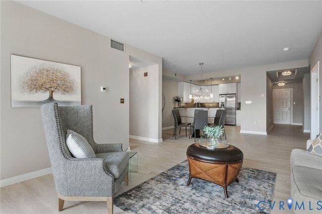 Photo - 4820 Old Main St