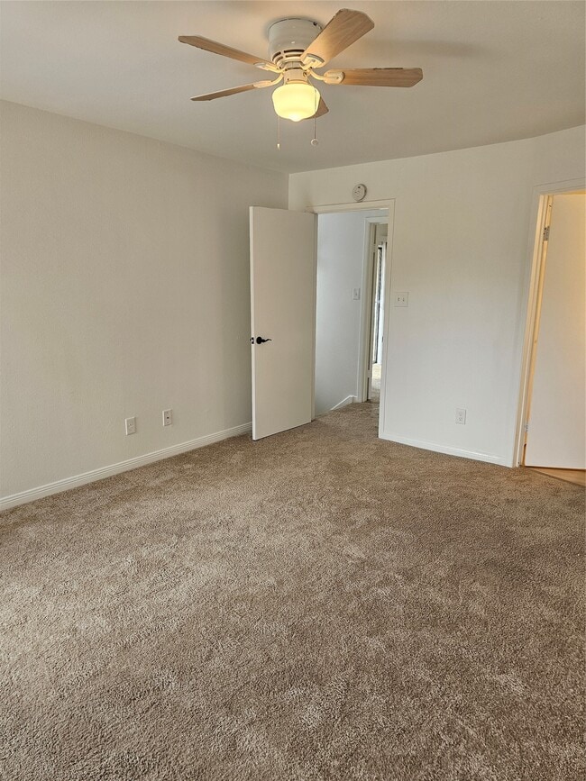 Building Photo - 2626 Holly Hall St Unit 1206