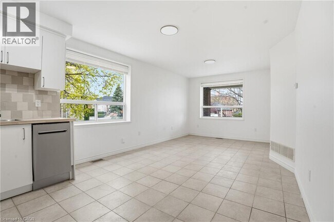 Photo - 1049 Glencairn Ave