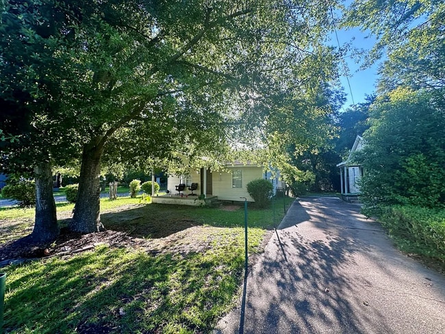 Photo - 1096 Fountain St