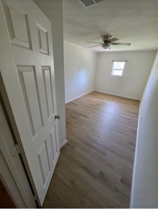 Photo - 208 Miller St