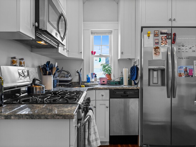 Building Photo - 78 Bowdoin St Unit 2 Rental