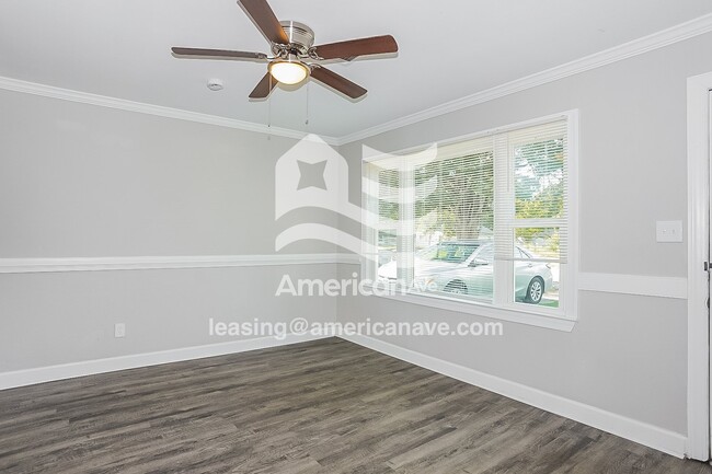 Photo - 1952 Williams Dr