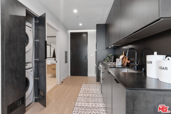 Photo - 3688 Overland Ave Unidad 711