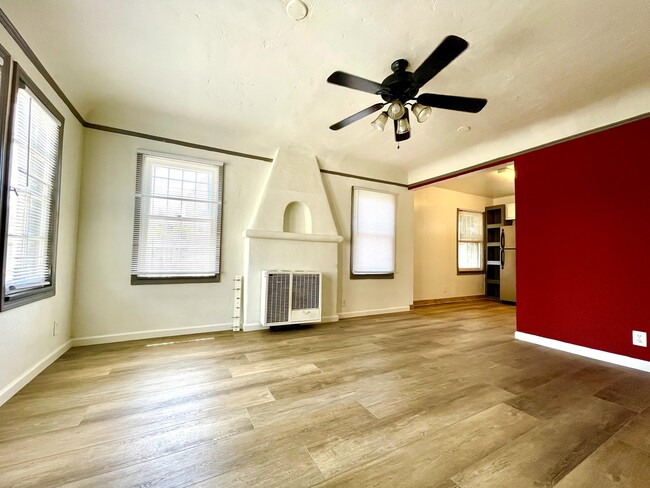 Building Photo - 1339-1345 S. Sycamore Avenue Unit 1345