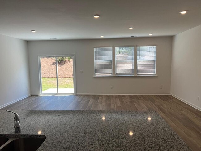 Photo - 2423 Livi Ln