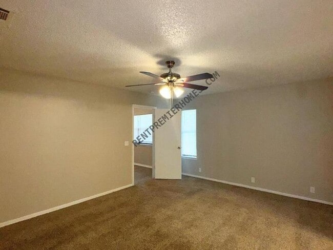 Photo - 200 Lochwood Cir