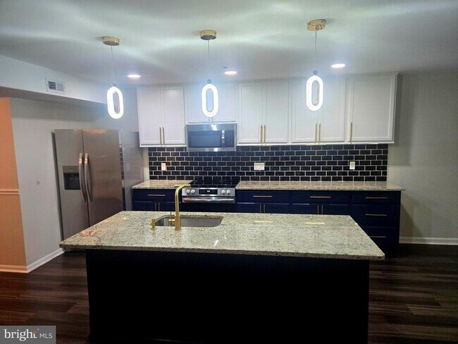 Photo - 905 Woodbridge Ct Unit F