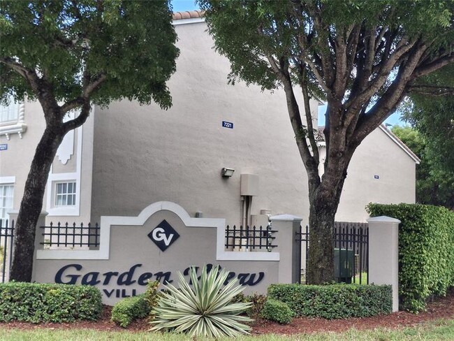 Photo - 7261 NW 174th Terrace Unidad 203 Rental