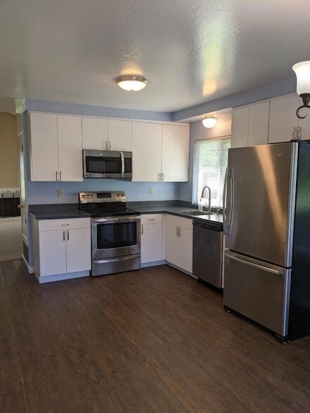 Photo - 1041 Grebe St