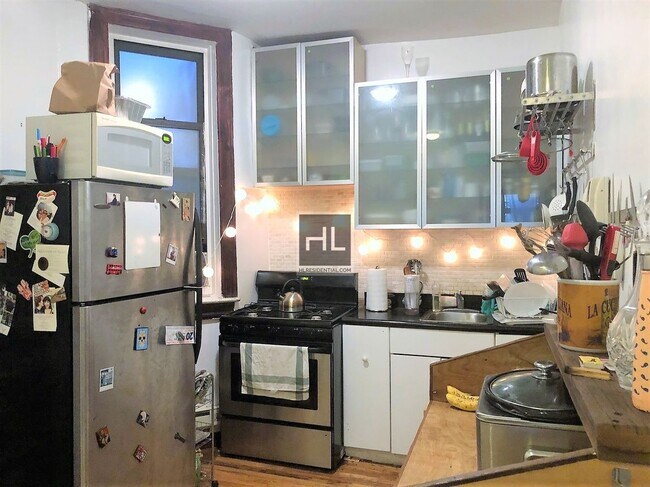 Building Photo - 479 Warren St Unit 2A