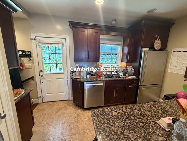 Photo - 325 Elm St