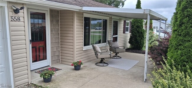 Photo - 558 Frost Rd