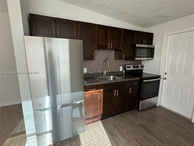 Photo - 2240 Rutland St