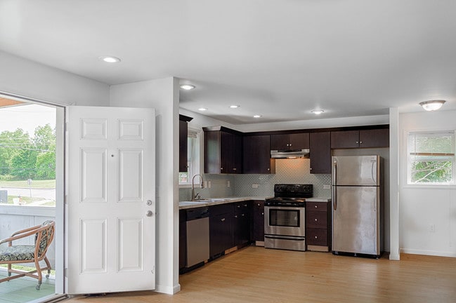 Photo - 648 Hudson St