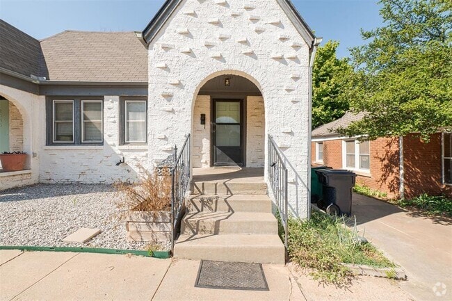 Building Photo - 2833 NW 22nd St Rental