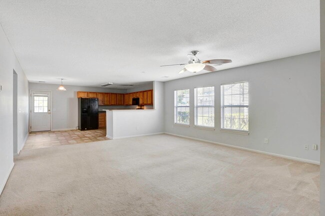 Photo - 104 Wildberry Ln