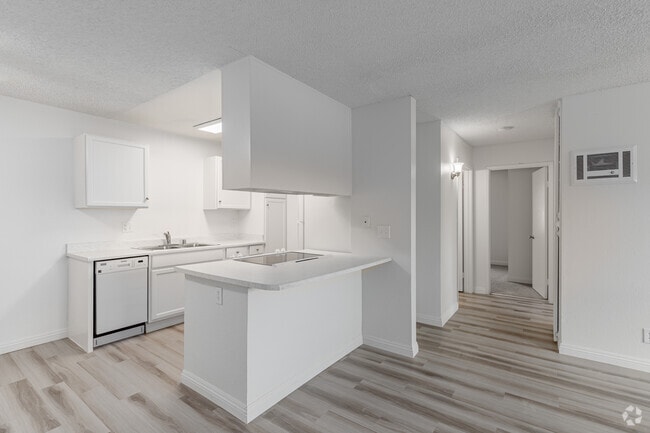 2BR, 1BA - 818SF - 4