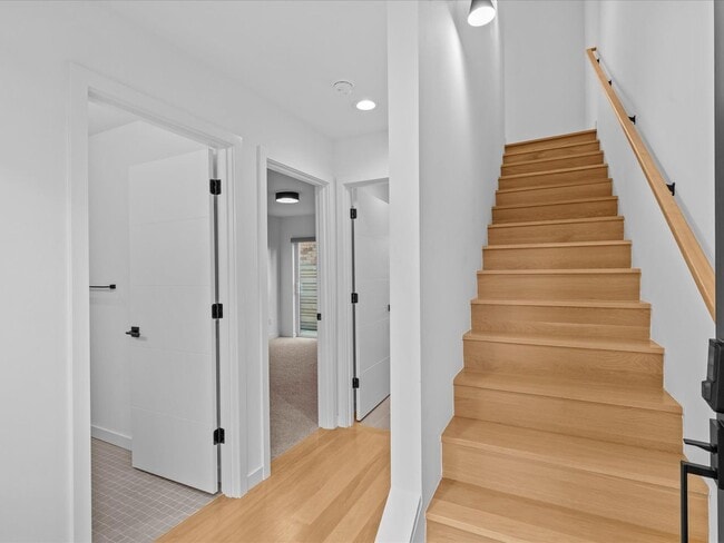Photo - 2bd/1.75ba Seattle Home