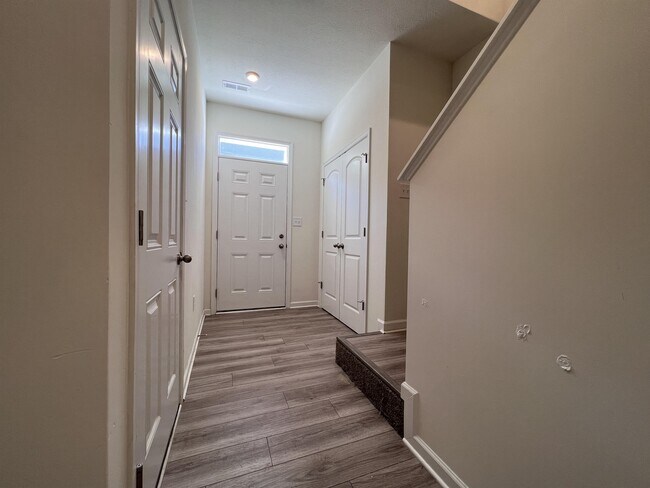 Photo - 222 Queensbury Ct