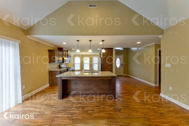 Photo - 100 Cottonwood Drive