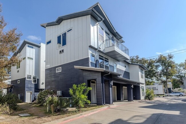 Building Photo - 2606 Wilson St Unit 302