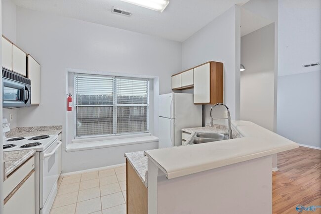 Photo - 120 Briargate Ln
