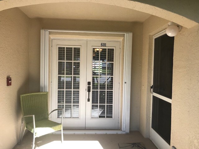 lanai delantero y trasero protegido - 9856 Costa Mesa Ln Unidad 601