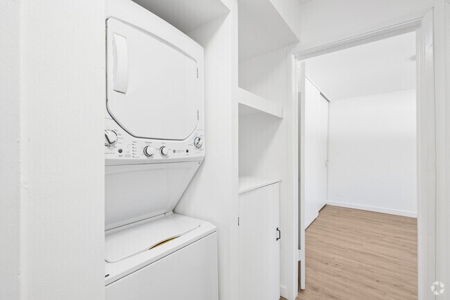 1BR, 1BA - 905SF - Laundry