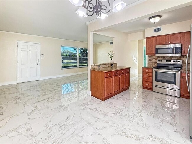 Photo - 8802 109th Ln N
