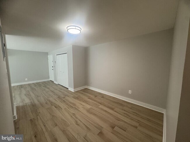 Photo - 500 S Courthouse Rd Unit 1