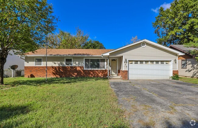 Building Photo - REMODELED 4 bedroom | 1.5 bathroom | 2 car... Rental