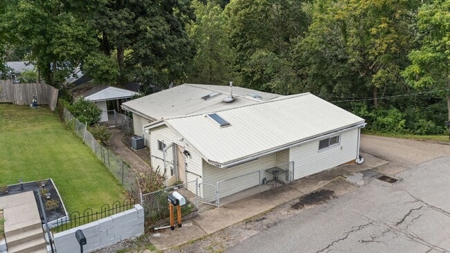 Photo - 136 Locust St Unit 2