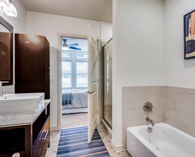 Photo - 3970 Vitruvian Way Unidad 411.82