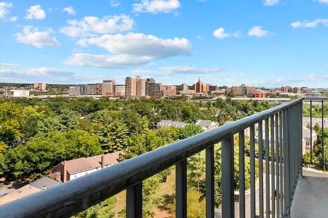 Building Photo - 2059 Huntington Ave Unit 1514