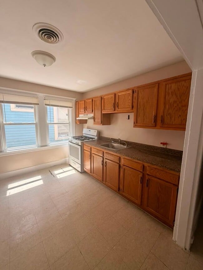 Building Photo - 64 Ellsworth Ave Unit 3rd floor