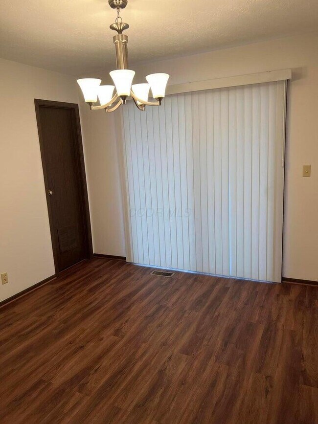 Photo - 217 Lee's Pl