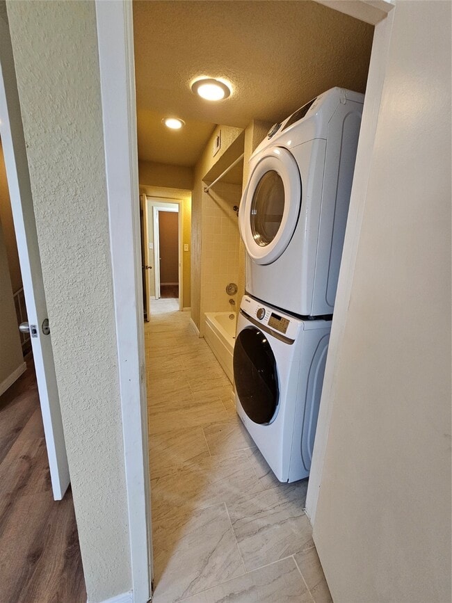 Building Photo - 3303 W Greenridge Dr Unit 7 Rental