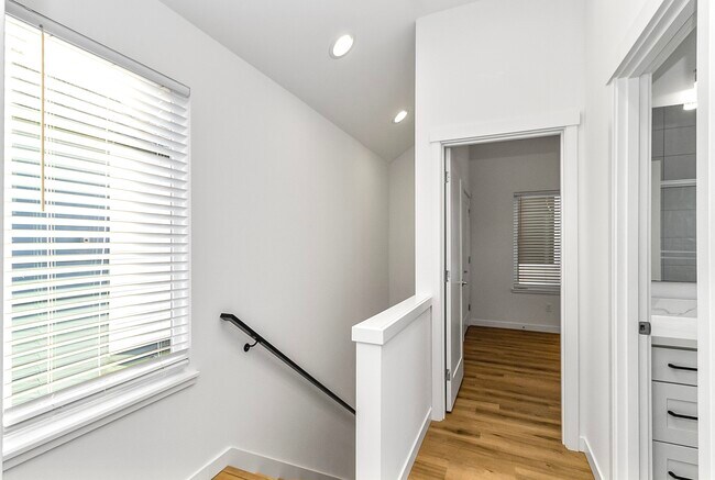 Photo - 1040 S Donovan St