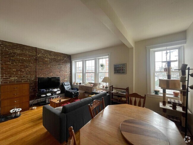 Building Photo - 220 Massachusetts Ave Unit 2 Rental