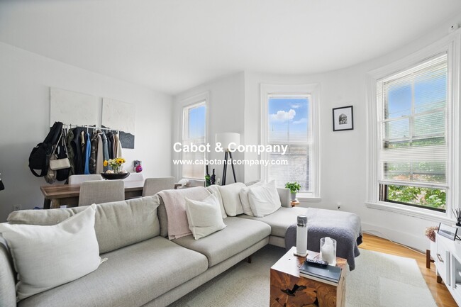 Photo - 104 Appleton St