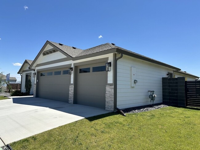 Photo - Stunning 4-Bedroom Home with Breathtaking Pasture Views for Lease – 1,990 sq ft