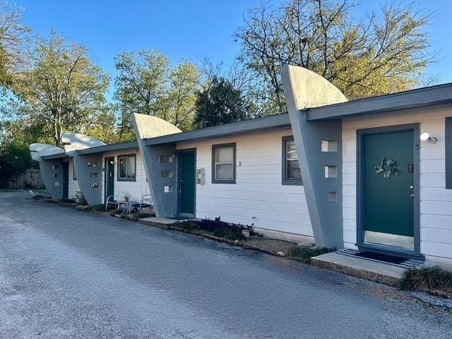 Building Photo - 5213 Joe Sayers Ave Unit 4