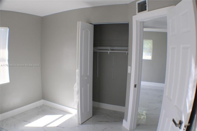 Photo - 515 S 61st Ter