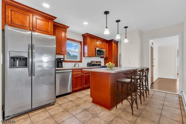 Photo - 633 McGillvray Pl