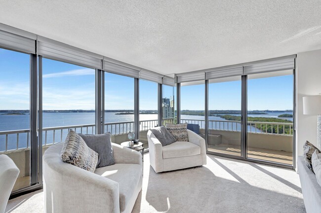 Building Photo - 5550 N Ocean Dr Unit 9 D Rental