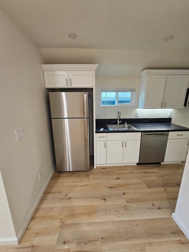 Photo - 439 Neal St Unidad 3